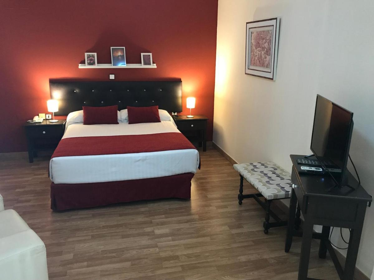 Hotel Jm Jardin De La Reina Guillena Εξωτερικό φωτογραφία