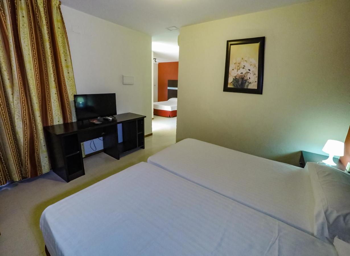 Hotel Jm Jardin De La Reina Guillena Εξωτερικό φωτογραφία