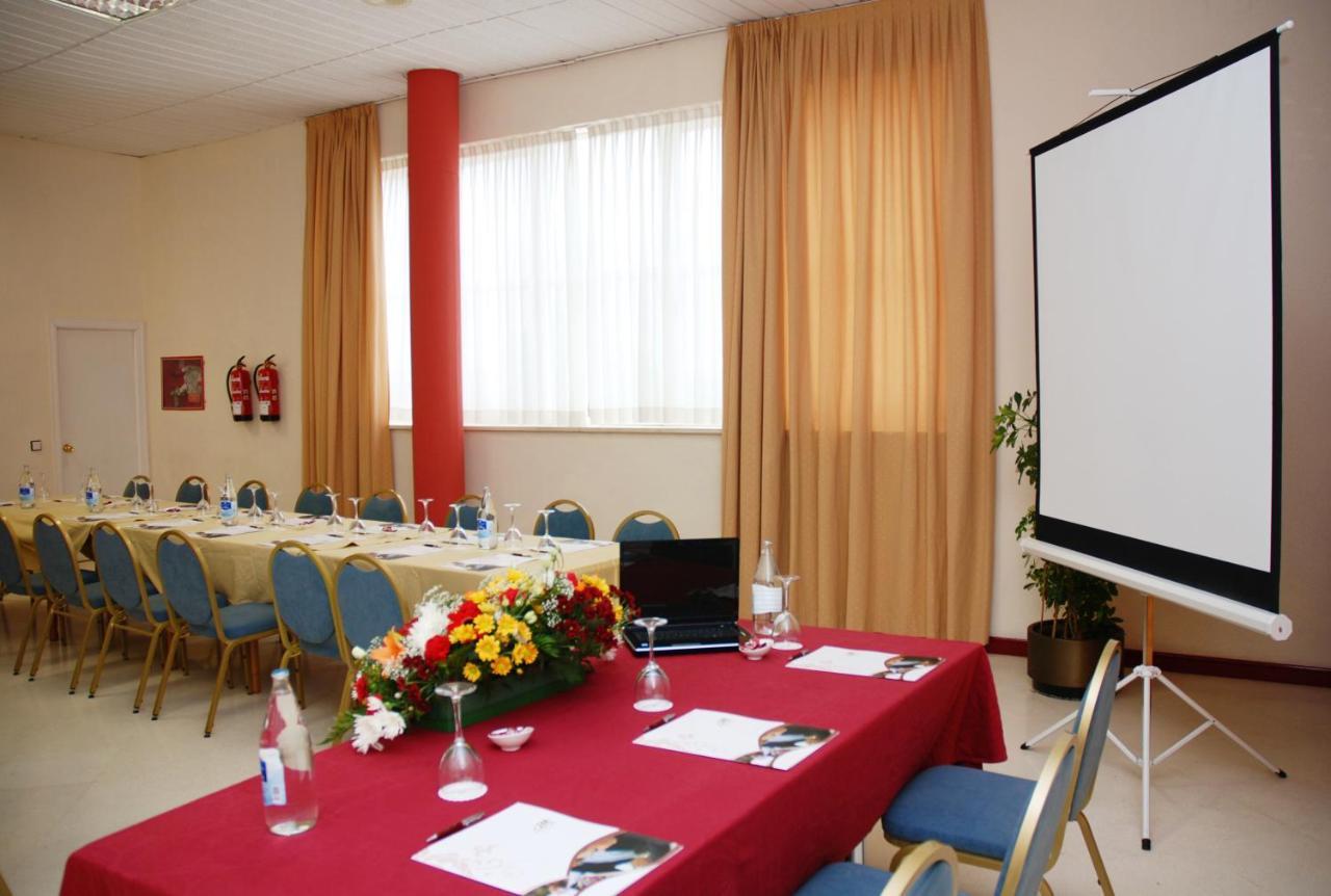 Hotel Jm Jardin De La Reina Guillena Εξωτερικό φωτογραφία