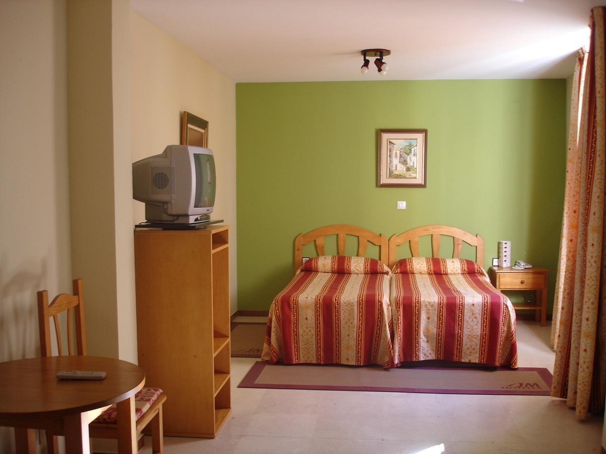 Hotel Jm Jardin De La Reina Guillena Δωμάτιο φωτογραφία